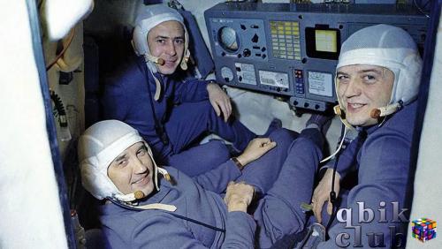 Космонавты в центральном посту управления