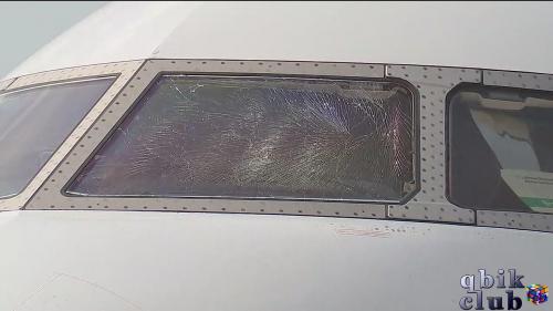 Повреждение стекла на самолёте